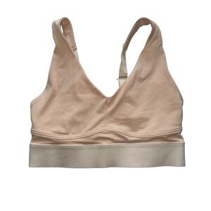 Fabletics All Day Every Day Low Impact V-Neck Wireless Sports Bra White - Size S